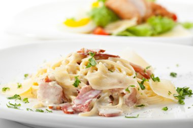 geleneksel spagetti carbonara