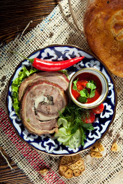 Rollo de carne con verduras — Foto de Stock