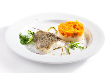 Balık fileto garnitür ile