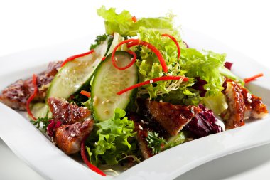 Japon füme yılan balığı salatası