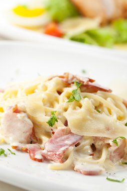 geleneksel spagetti carbonara