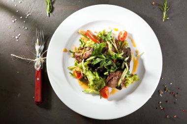 Baharatlı Dana salata