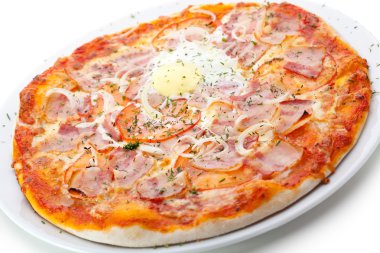 Pizza carbonara, pastırmalı yumurta