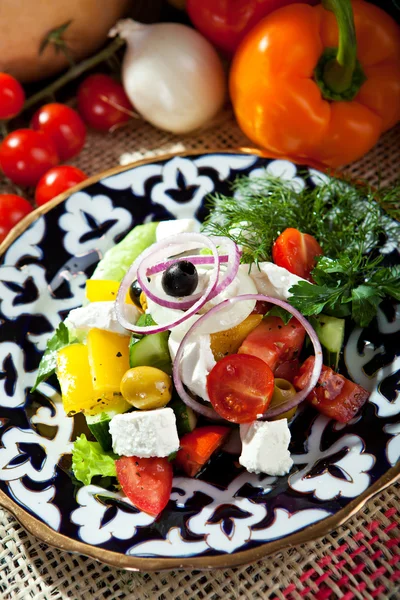 Aziatische stijl van heerlijke Griekse salade — Stockfoto