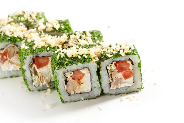 -Zielone Maki Sushi Roll wykonane z kurczaka, ser, sałata i pomidora wewnątrz. Koperek, poza — Zdjęcie stockowe