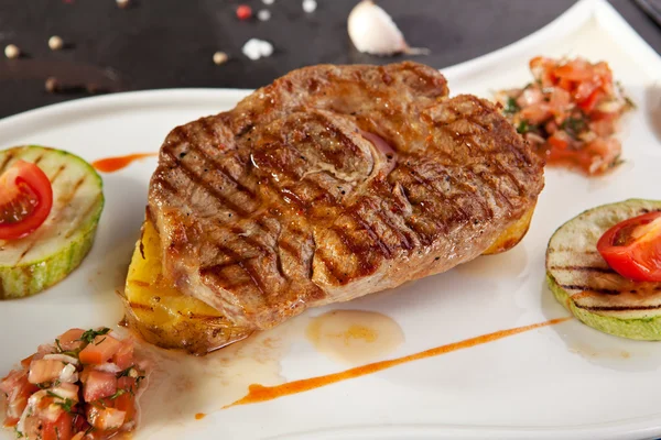 Gegrilde pork chop — Stockfoto