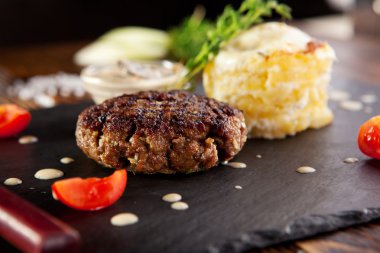 Sığır eti biftek yemek