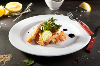 Deniz ürünleri salatası Olivier