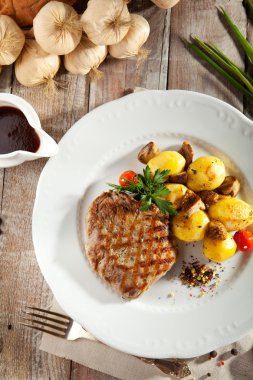 domuz biftek patates ile