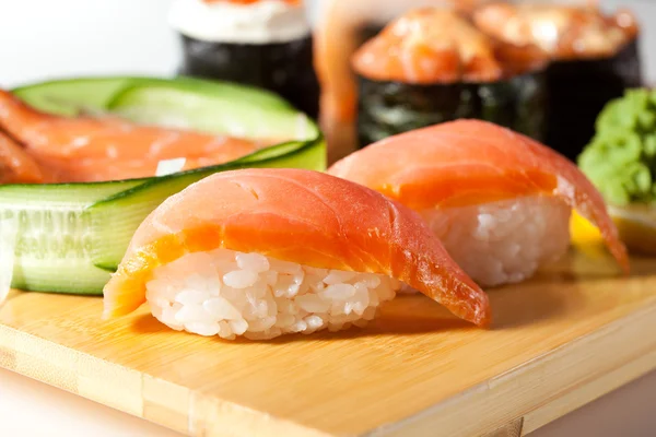 Japansk kjøkken - Sushi Set – stockfoto