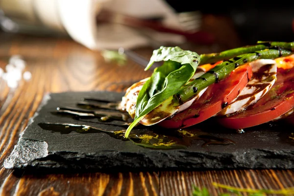 Tomaat en Mozzarella Caprese — Stockfoto