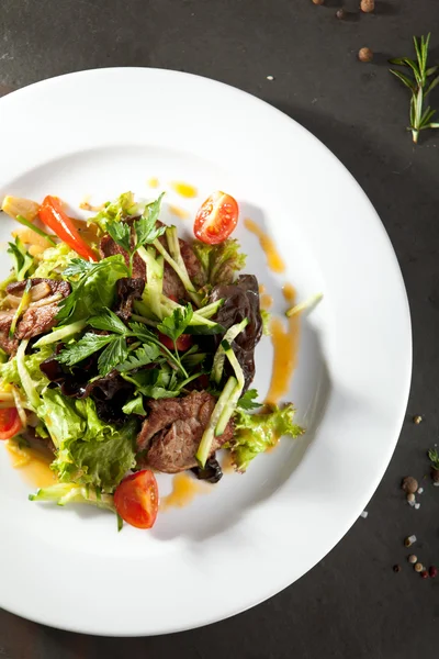 Ensalada de ternera picante — Foto de Stock