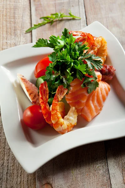 Seafood Plate on Wooden Background — Stock Photo, Image