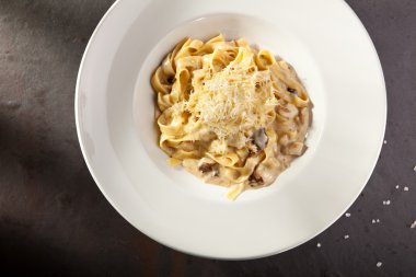 mantar ve parmesan makarna