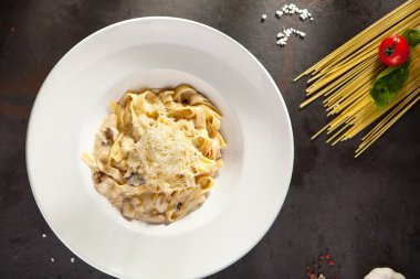 mantar ve parmesan makarna