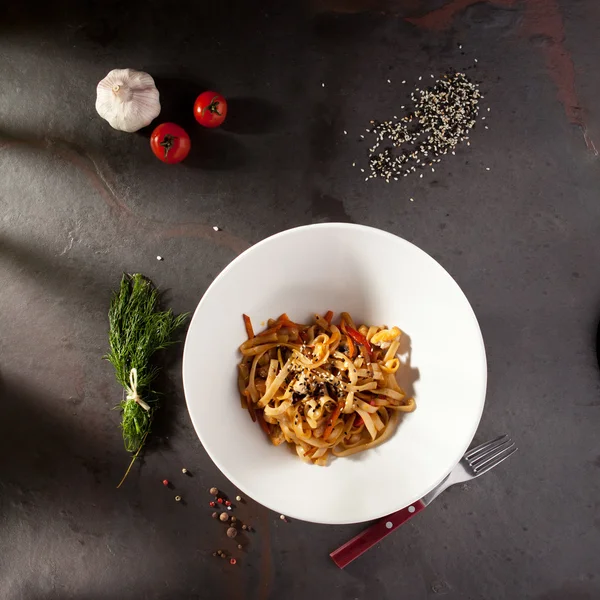 Udon com frango — Fotografia de Stock