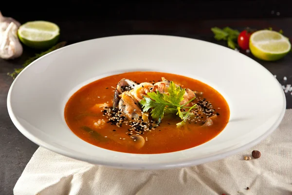 Tom yum Meeresfrüchte-Suppe — Stockfoto