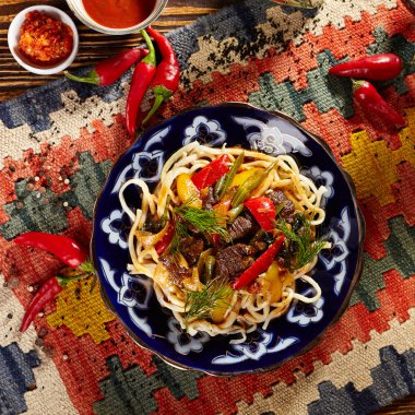 Laghman soslu erişte