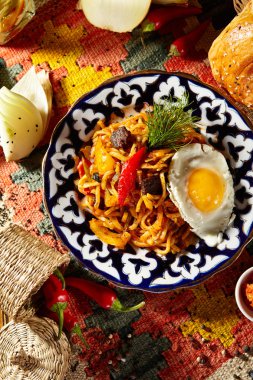 Laghman soslu erişte