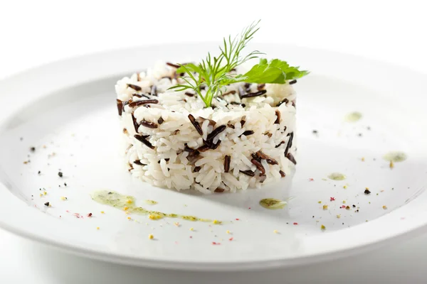 Vařená rýže přes bílý — Stock fotografie