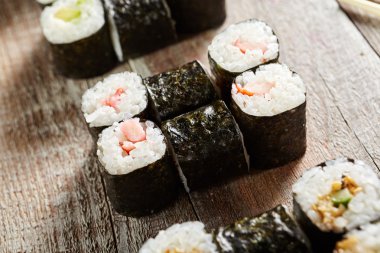 Maki Sushi seti soya sos ile