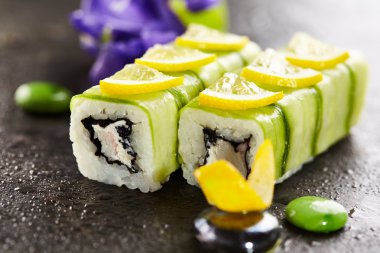 Salatalık suşi roll
