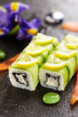 Salatalık suşi roll