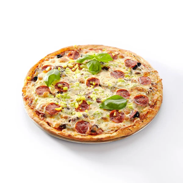 Pizza Med Marmorerat Nötkött Skinka Salami Och Chorrizo Metallbricka Italiensk — Stockfoto