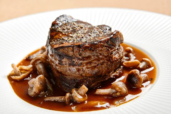 Mantarlı fileminyon servis edilir.