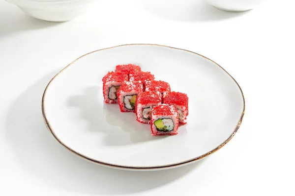 Tobiko Alaska Sushi Roll Międzynarodowy Nie Japoński Sushi Roll Awokado — Zdjęcie stockowe