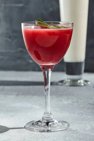 Red Square Cocktail Coquetel Clássico Com Purê Framboesa Vodka Copo — Fotografia de Stock