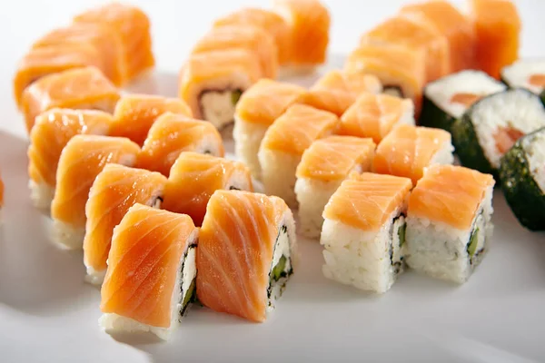 Sushi Rolls Set Met Diverse Zalm Maki Rolls Maki Sushi — Stockfoto