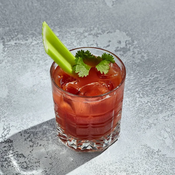Red Bloody Mary Cocktail Koktajl Niskiej Zawartości Alkoholu Wódką Sokiem — Zdjęcie stockowe