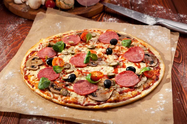 ピザ サラミ — ストック写真