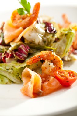 Deniz ürünleri salatası