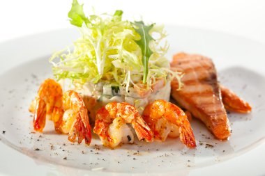 Deniz ürünleri salatası