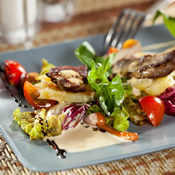 Ensalada de carne — Foto de Stock