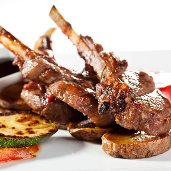 Costolette di agnello e verdure — Foto Stock