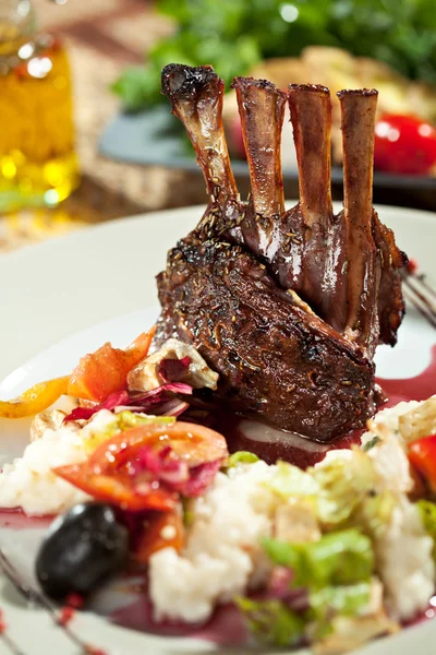 Costolette di agnello con risotto — Foto Stock