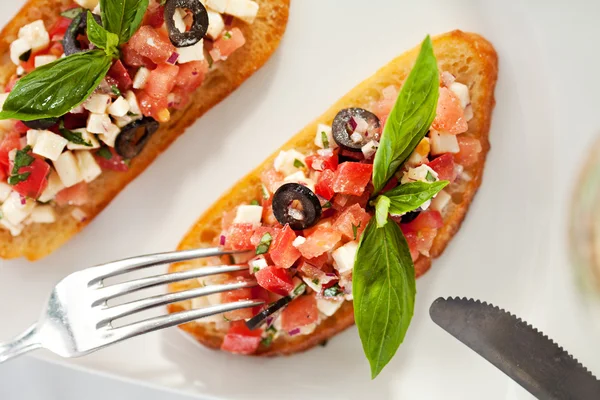 Tomates e queijo bruschetta — Fotografia de Stock