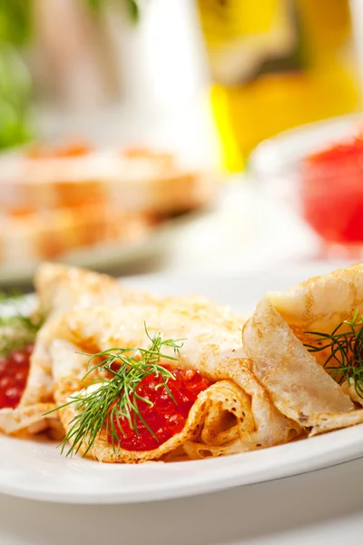 Panquecas com caviar vermelho — Fotografia de Stock