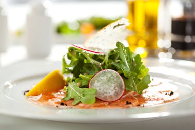 somon carpaccio