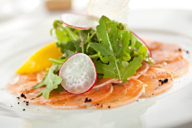 somon carpaccio