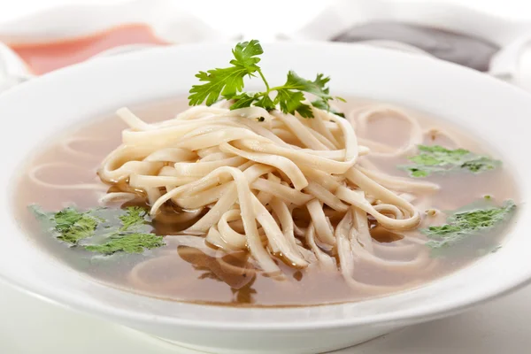 Sopa con fideos de arroz — Foto de Stock