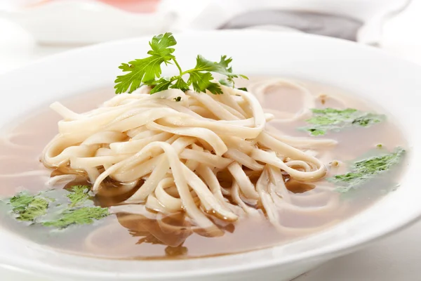 Sopa con fideos de arroz — Foto de Stock