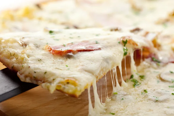 Pizza delicata — Foto Stock