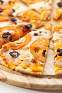 Baharatlı pizza