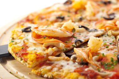 Deniz ürünleri pizza