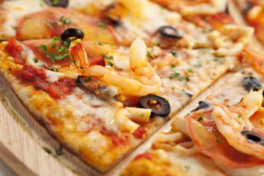 Deniz ürünleri pizza