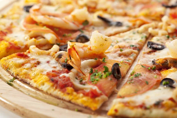 Deniz ürünleri pizza